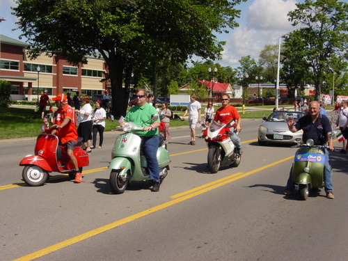 ./Gallery/Parade7-4-14/DSC07908.JPG