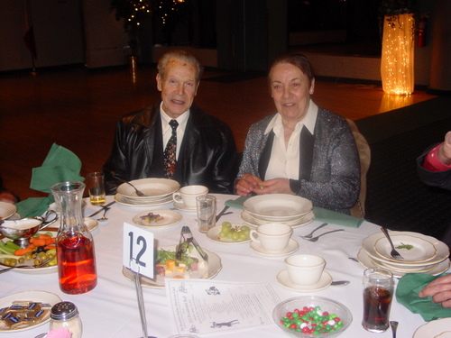 ./Gallery/XmasAdult12-11-10/DSC05867.JPG