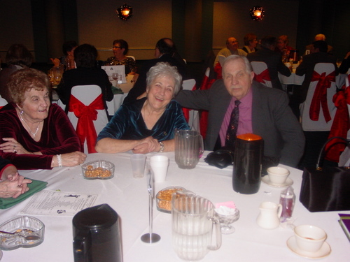 ./Gallery/XmasAdult12-11-10/DSC05904.JPG