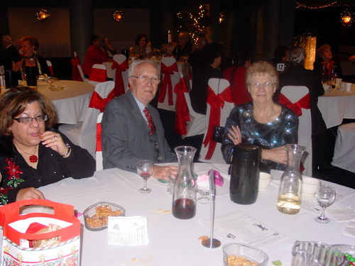 ./Gallery/XmasAdult12-11-10/DSC05905.JPG