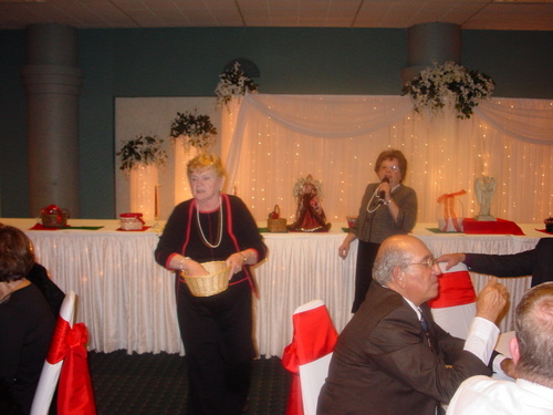 ./Gallery/XmasAdult12-11-10/DSC05912.JPG