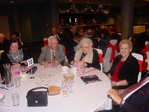./Gallery/XmasAdult12-11-10/DSC05915.JPG