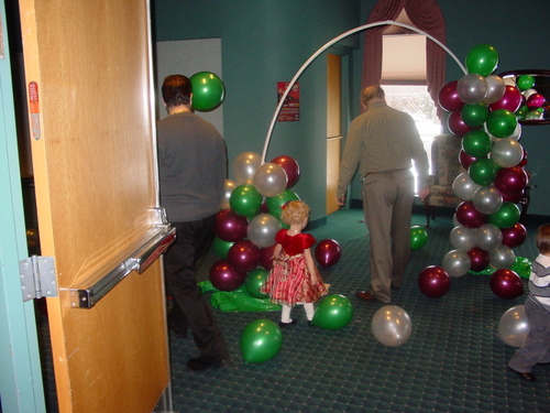 ./Gallery/XmasChildren12-12-10/DSC05937.JPG