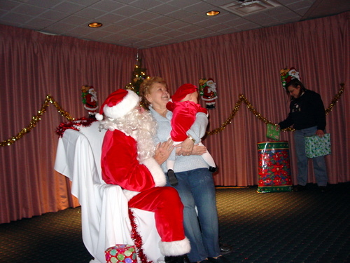 ./Gallery/XmasChildren12-13-09/DSC04919.JPG