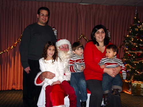 ./Gallery/XmasChildren12-13-09/DSC04934.JPG